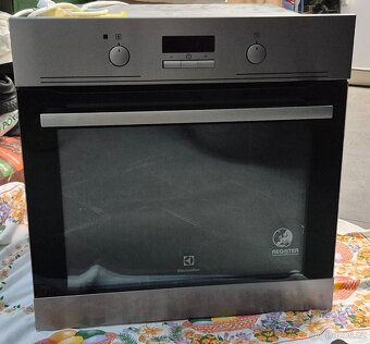 VESTAVNÁ TROUBA ELECTROLUX EOC3430COX - 2