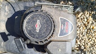 Sekačka s motorem Briggs and Stratton - 2