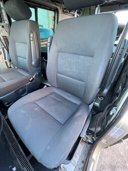 Přední pilotní sedadla VW MULTIVAN T5 - 2