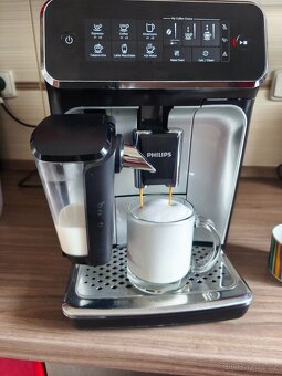 Automatický kávovar Philips Series 3200 LatteGo EP 324670 - 2