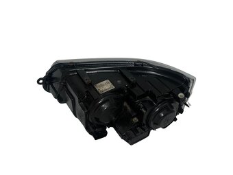 Pravý halogen světlo 7E1941016D VW T5 FL r.v. 2010 - 2