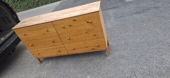 Dřevěná komoda IKEA Tarva - 2