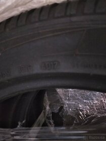 Zimní pneumatiky 245/45/19 - 2