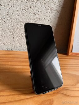 Apple iPhone 11 Pro Max 64 GB šedý - 2