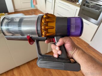 Dyson V15 Detect Absolute zánovní, záruka - 2