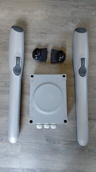 Dvoukřídlá brána s elektrickým pohonem NICE - 2
