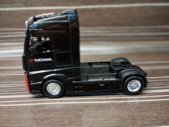 Mercedes-Benz Actros tahač 1:43 Bburago - 2