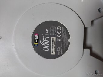 Ubiquiti UniFi AP (M/N: UAP-PRO, FCC ID: SWX-UAP, IC: 6545A- - 2