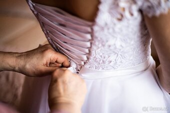 Prodej svatebních šatů - 2