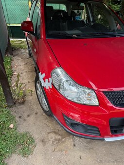 Koupím náhradní díly na Suzuki Sx4 v červené barvě - 2