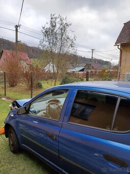 Toyota yaris 2001 - 2