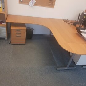 Prodám kancelářské stoly Galant - 2