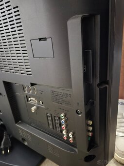 Sony Bravia 32" LCD - 2