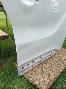 Renault Trafic III - IV pravé přední dveře + ochranné lišty - 2
