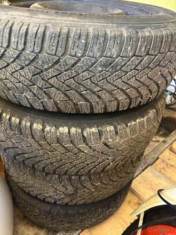 Kola 195/65 R15 4x disk a zánovní zimní pneu , na Škoda Octa - 2