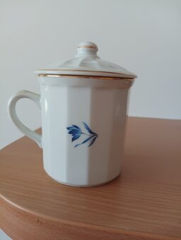 Hrnek modré kytky - 2