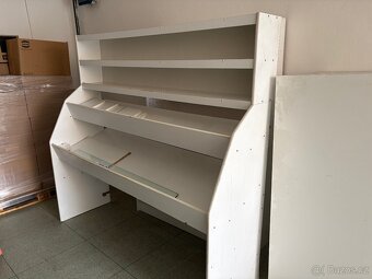 Prodejní regály a chladící pult - 2