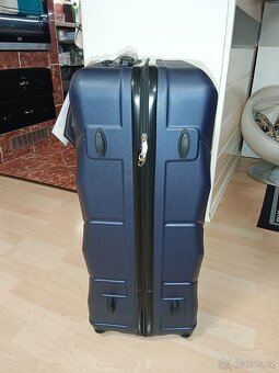 Cestovní skořepinový kufr i s kolečkami - 2