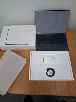 Macbook Air 13 palců M2 chip 8 GB RAM 256 SSD 330 cyklů - 2