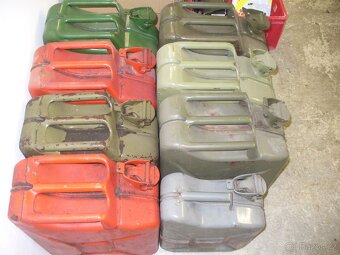 plechové kanysty - 2