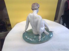 DUX sedící akt žena - Royal Dux Elly Strobach - 2