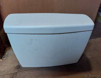 Závěsná WC nádržka - 2