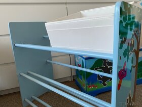 Dětský regál - dobrý stav (2x police, 1xtruhlice) - 2