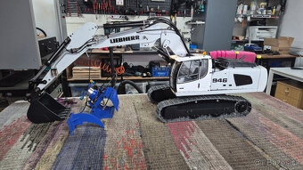 Hydraulicky RC bager - 2