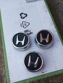 Středové pokličky kol honda - 2
