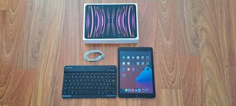Prodám Apple Ipad 5 Generace 32GB s klávesnici - 2