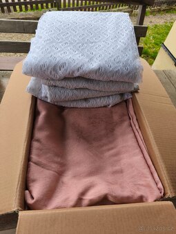 Prodám ZÁVĚSY a ZÁCLONY na 4 okna + velký PŘEHOZ na postel - 2