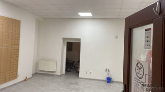 Pronájem komerčního prostoru 46 m2 v centru města - 2