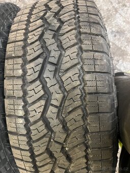 Pneu 235/60 R16 - 2