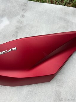 Honda Forza 125 pravý zadní boční plast (83200-K1B-R40ZE) - 2
