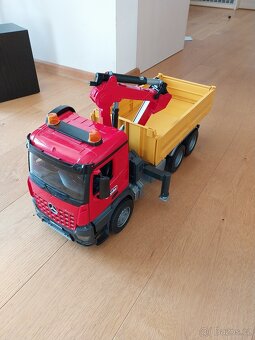 Nákladní auto Mercedes s ramenem - Bruder 3651 - 2