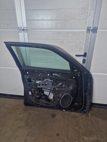 levé přední dveře z Chrysler 300c LX 3.0crd 160kw - 2