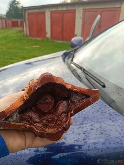 Stará litá váza - 2