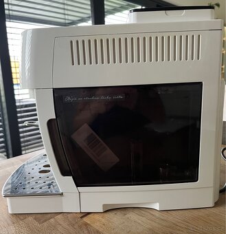 Plne funkčný automatický kávovar Delonghi - 2