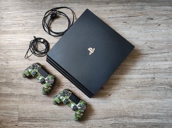 PlayStation 4 PRO 1 TB a dva ovladače - 2