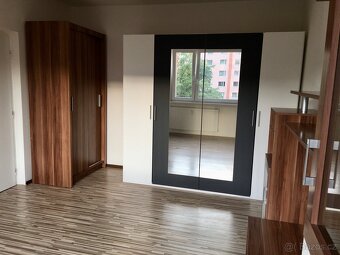 Prodám stěnu obývací plus 2 skříně - 2