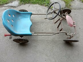 Retro šlapací autíčko - 2
