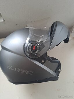 Prodám 2 helmy LS2 a Probiker - 2