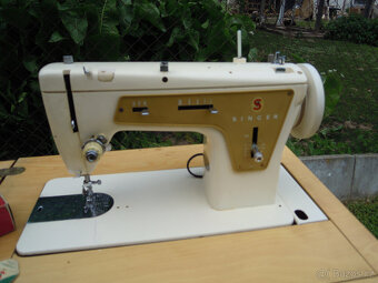 Skříňkový šicí stroj SINGER Model 23 - 2