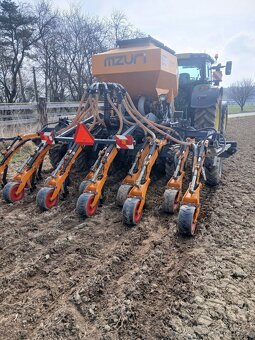 Mzuri secí stroj-strip till (pásové zpracování ,protierozní) - 2