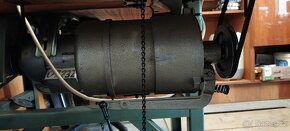 Motor na šicí stroj. - 2