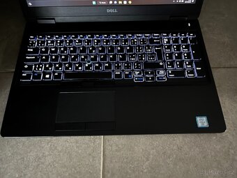 Dell Latitude 5570 15.6" FHD-i5 4x2.8GHz-RAM 16GB-SSD 256GB - 2