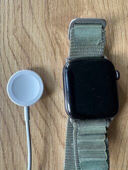 Apple Watch SE GPS, 44mm Space Gray (AWAPMYDT2HC) - NEFUNKČN - 2
