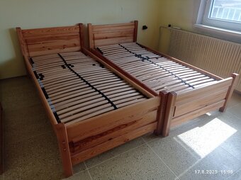 2× masivní dřevěná postel s roštem - 2