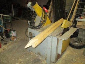 Odkrněný, neodkorněný kůl, tyč, palisáda - 2