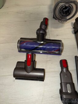Dyson V11 Detect Absolute - tyčový aku vysavač - 2